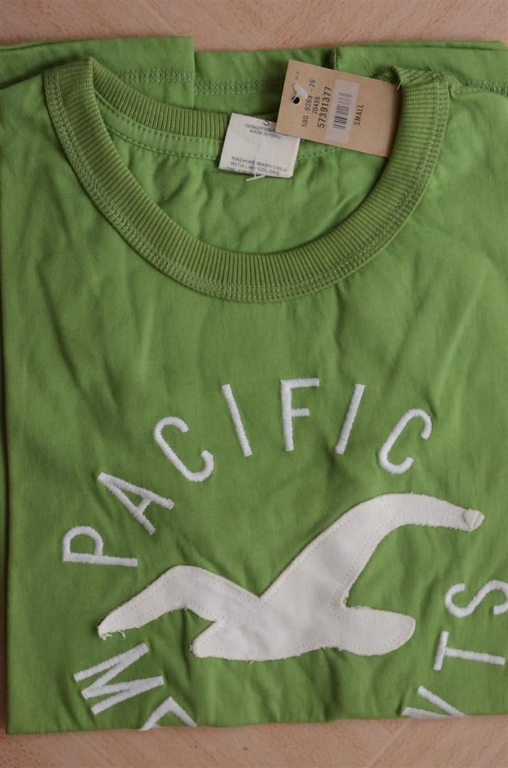 Hình Hollister thun nam không cổ HCO-T17