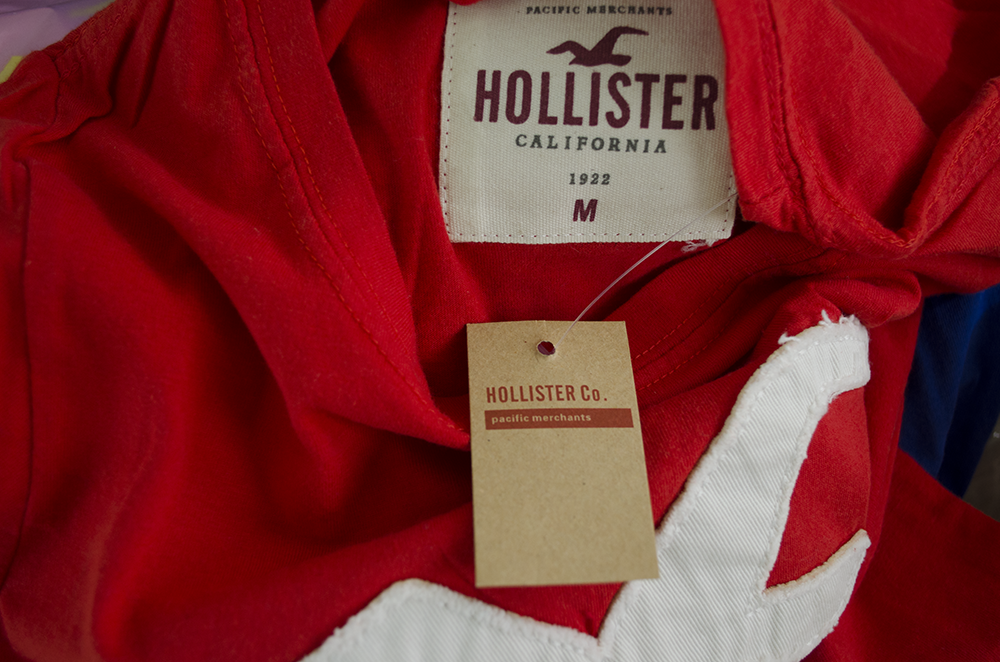 thun-nu-hollister-nhap-khau