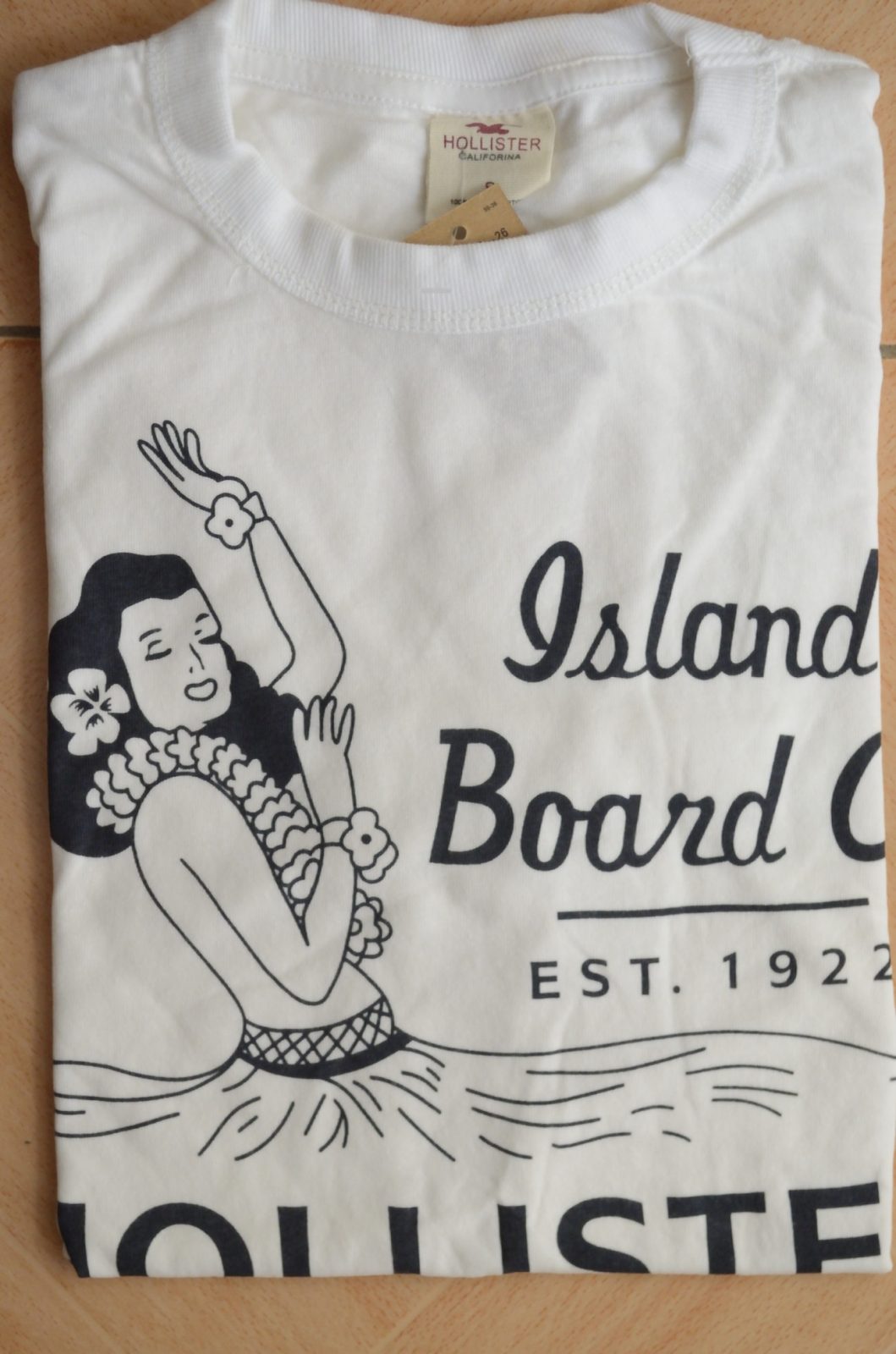 Hình Thun Hollister nam không cổ HCO-T75