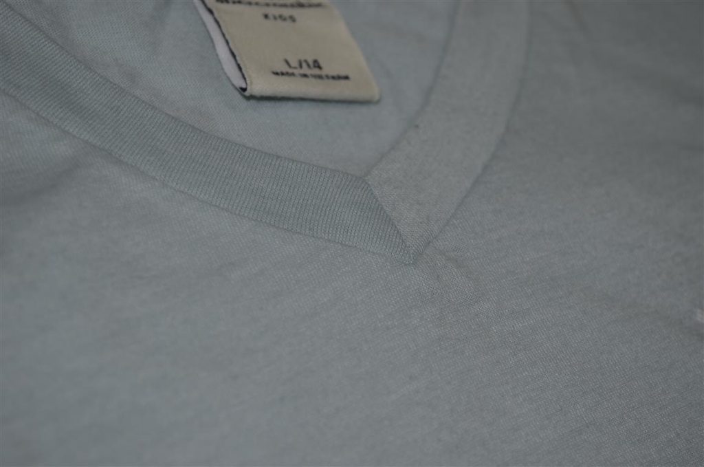 Hình Áo thun ngắn tay A&F Iconic V-Neck Tee AK-T19