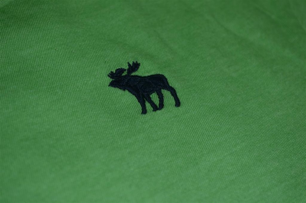 Hình Áo thun ngắn tay A&F cho bé Iconic V-Neck Tee AK-T20