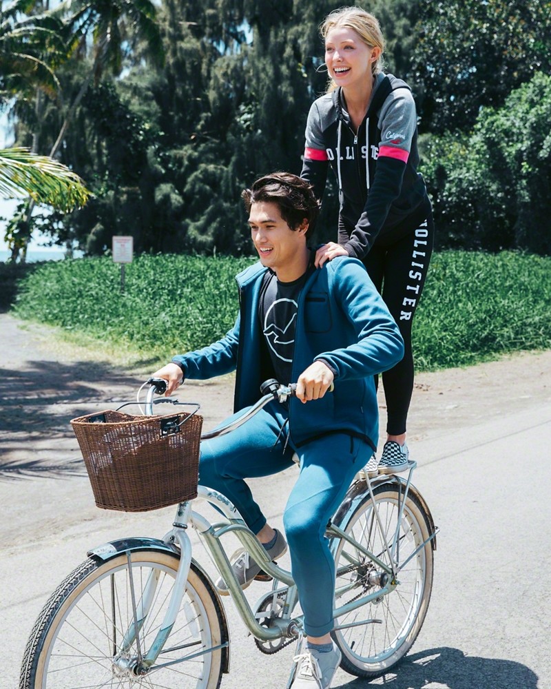 Hình Áo khoác nữ Hollister HCO-US-NK01 Logo Graphic Fleece