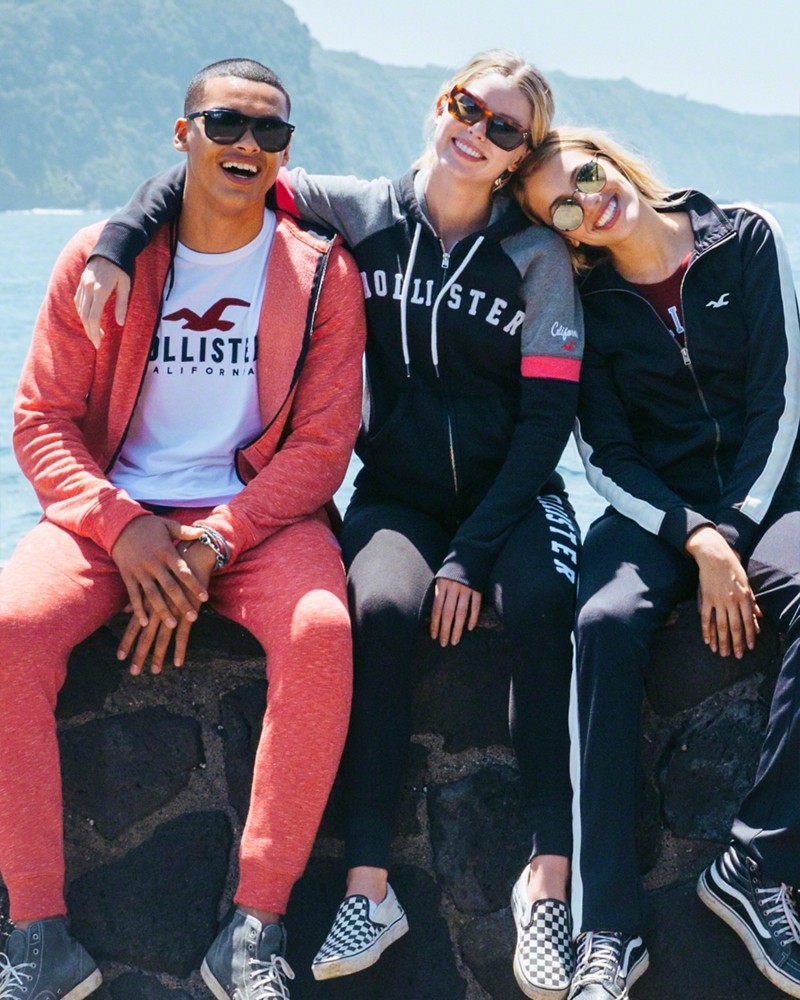 Hình Áo khoác nữ Hollister HCO-US-NK01 Logo Graphic Fleece