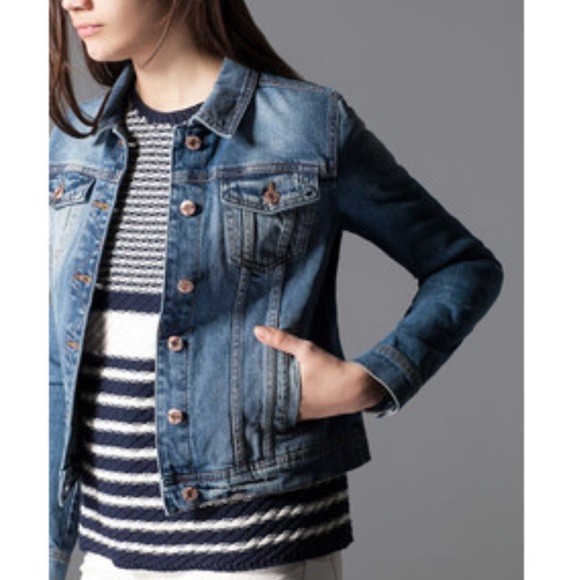 Hình Áo khoác jean nữ Stradivarius SDV-NK01 Distressed Cropped Denim Jacket