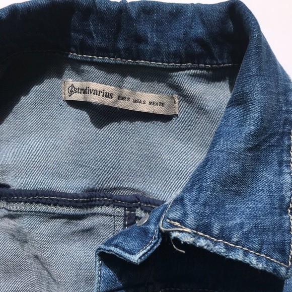 Hình Áo khoác jean nữ Stradivarius SDV-NK01 Distressed Cropped Denim Jacket