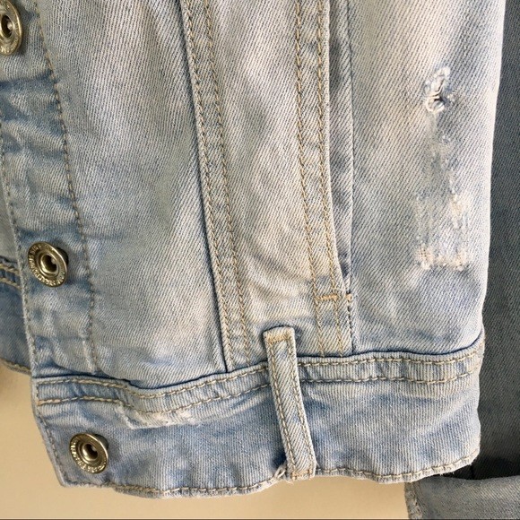 Hình Áo khoác jean nữ Stradivarius SDV-NK02 Light wash Cropped Denim Jacket