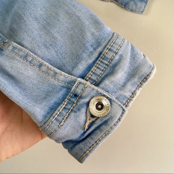 Hình Áo khoác jean nữ Stradivarius SDV-NK02 Light wash Cropped Denim Jacket